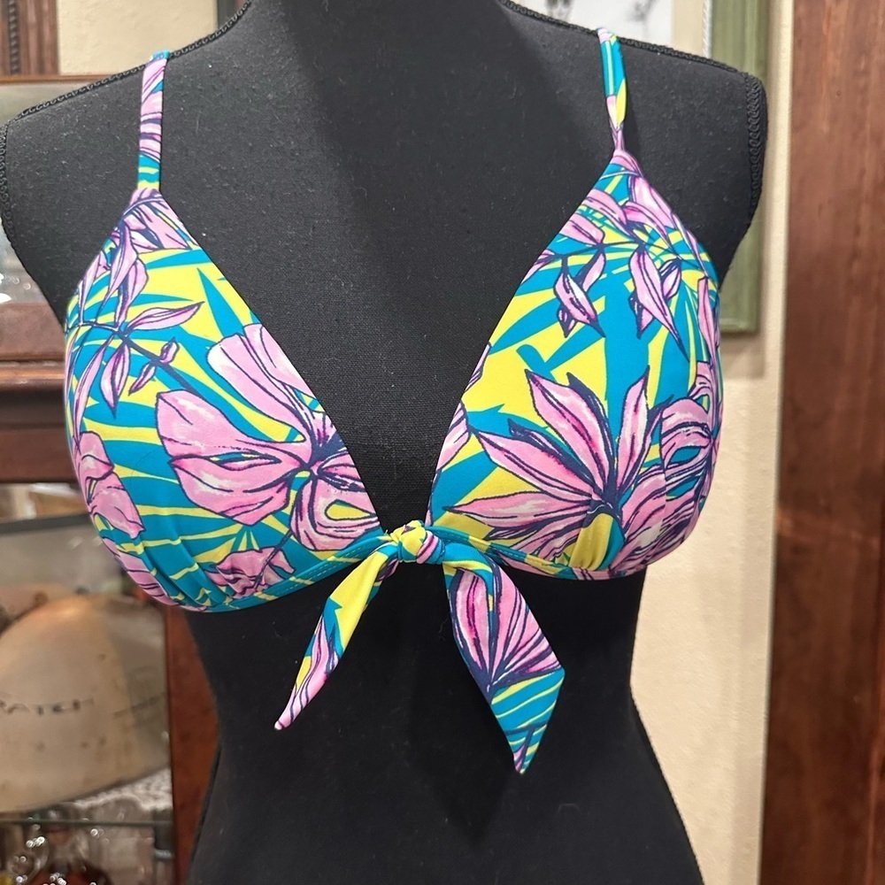 O’ RAGEOUS BRALETTE TOP BIKINI. Tropical pattern rigid cups